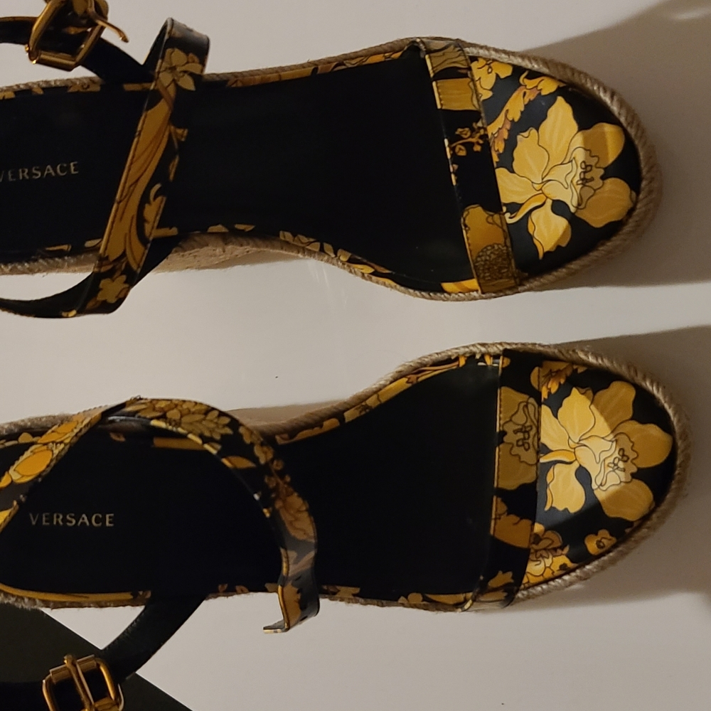 NEW AUTHENTIC VERSACE SHOES / SANDALS